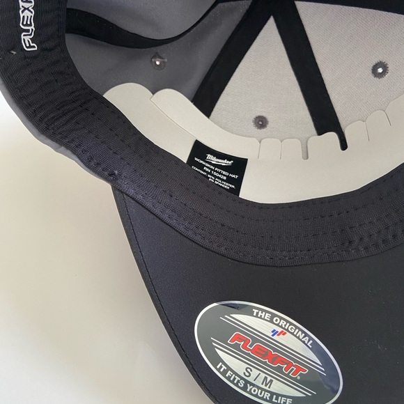 NWT Milwaukee Workskin performance fitted hat - Picture 4 of 5